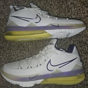 Nike Lebron XVII Low